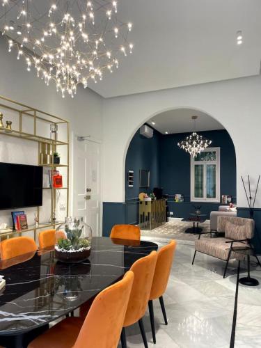 Bhub 5 Bedrooms Guesthouse in Gemmayze — 4-Star Luxury Hotel in Beirut, Lebanon