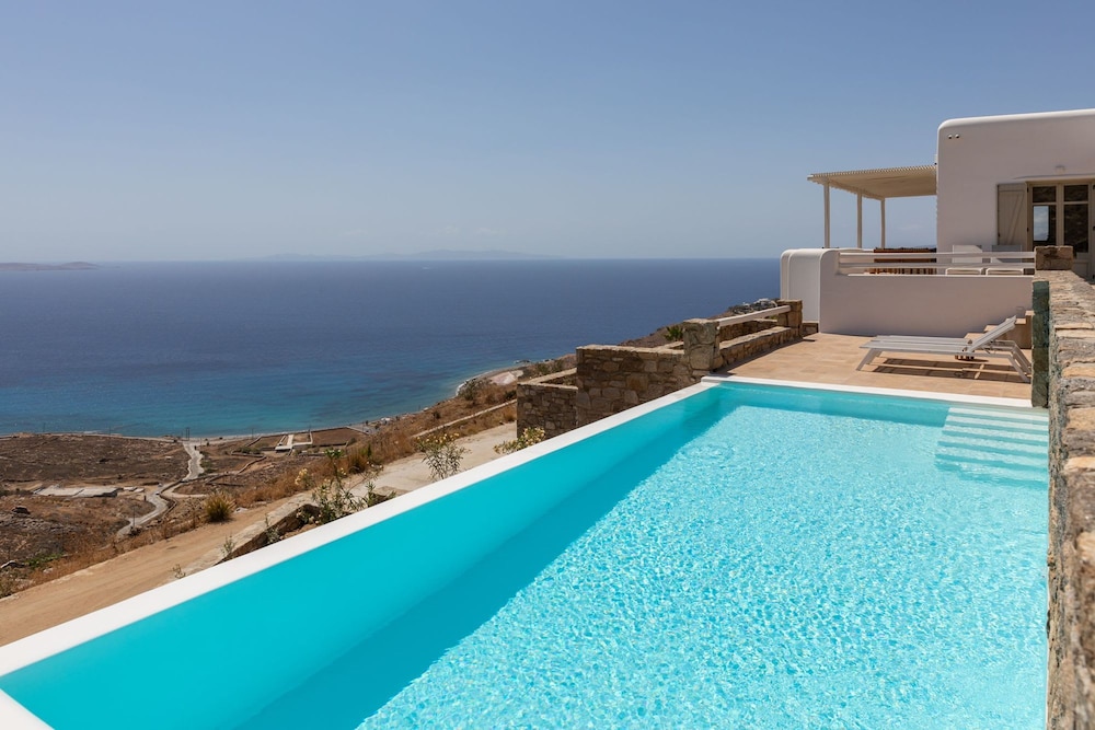 Renovated Luxury Oceanview Villa with Pool in Mykonos — 4-Star Luxury Hotel in Mykonos, Greece