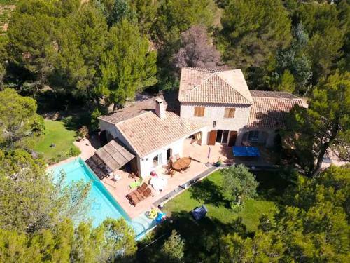 Villa exceptionnelle à Rousset avec piscine privée — 4-Star Luxury Hotel in Rousset, France