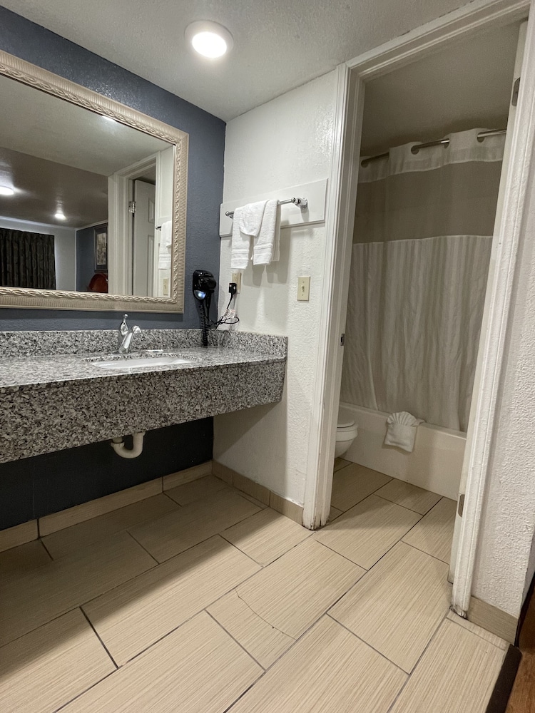 Sallisaw Inn - photo 19
