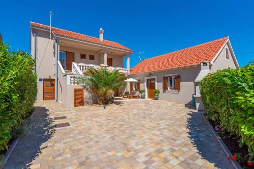 Holiday home Privlaka Zadar Riviera 8218 — 4-Star Luxury Hotel in Privlaka, Croatia