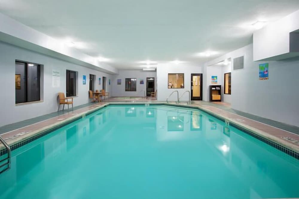 Holiday Inn Express & Suites Three Rivers by IHG - photo 19