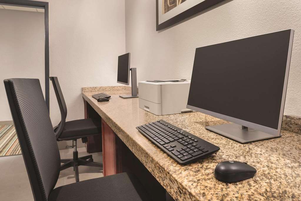 Country Inn & Suites by Radisson Pella IA - photo 19