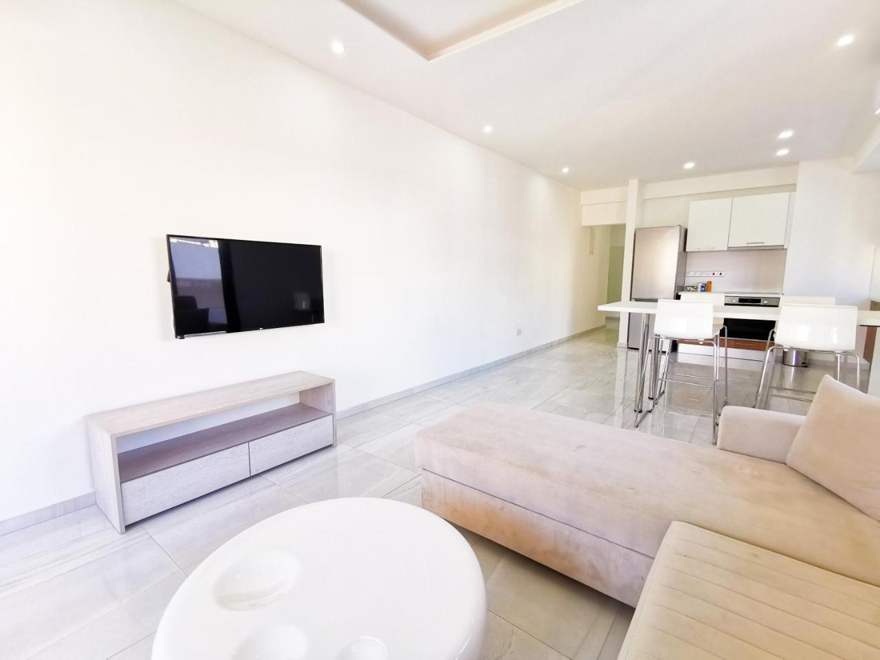 Vasilo Court Seaview City Apartment