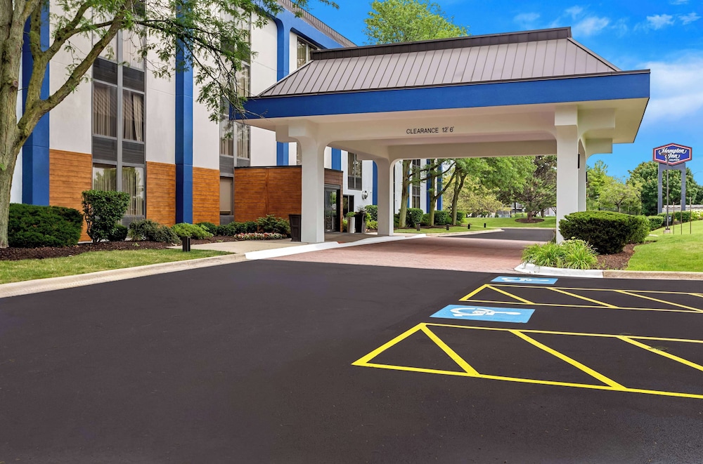 Hampton Inn Chicago Naperville - photo 37
