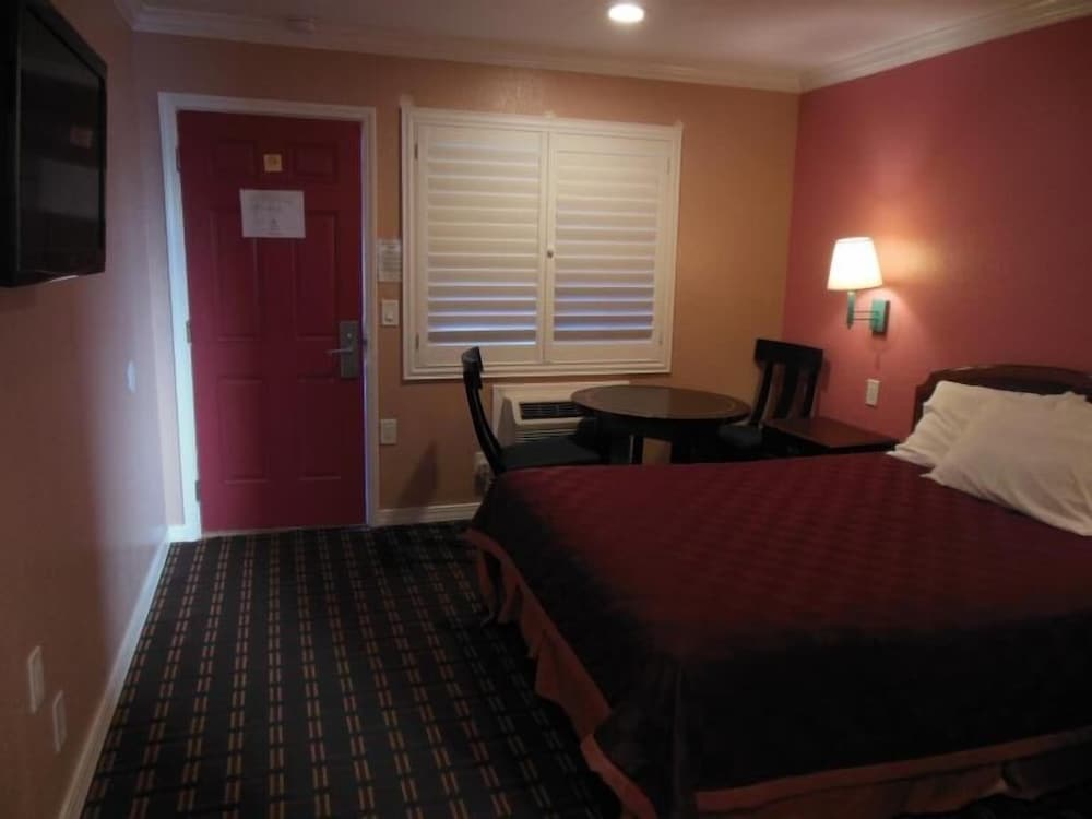 Sealamp Inn - photo 17