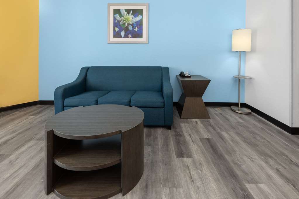 Days Inn & Suites by Wyndham Lubbock Medical Center - photo 41