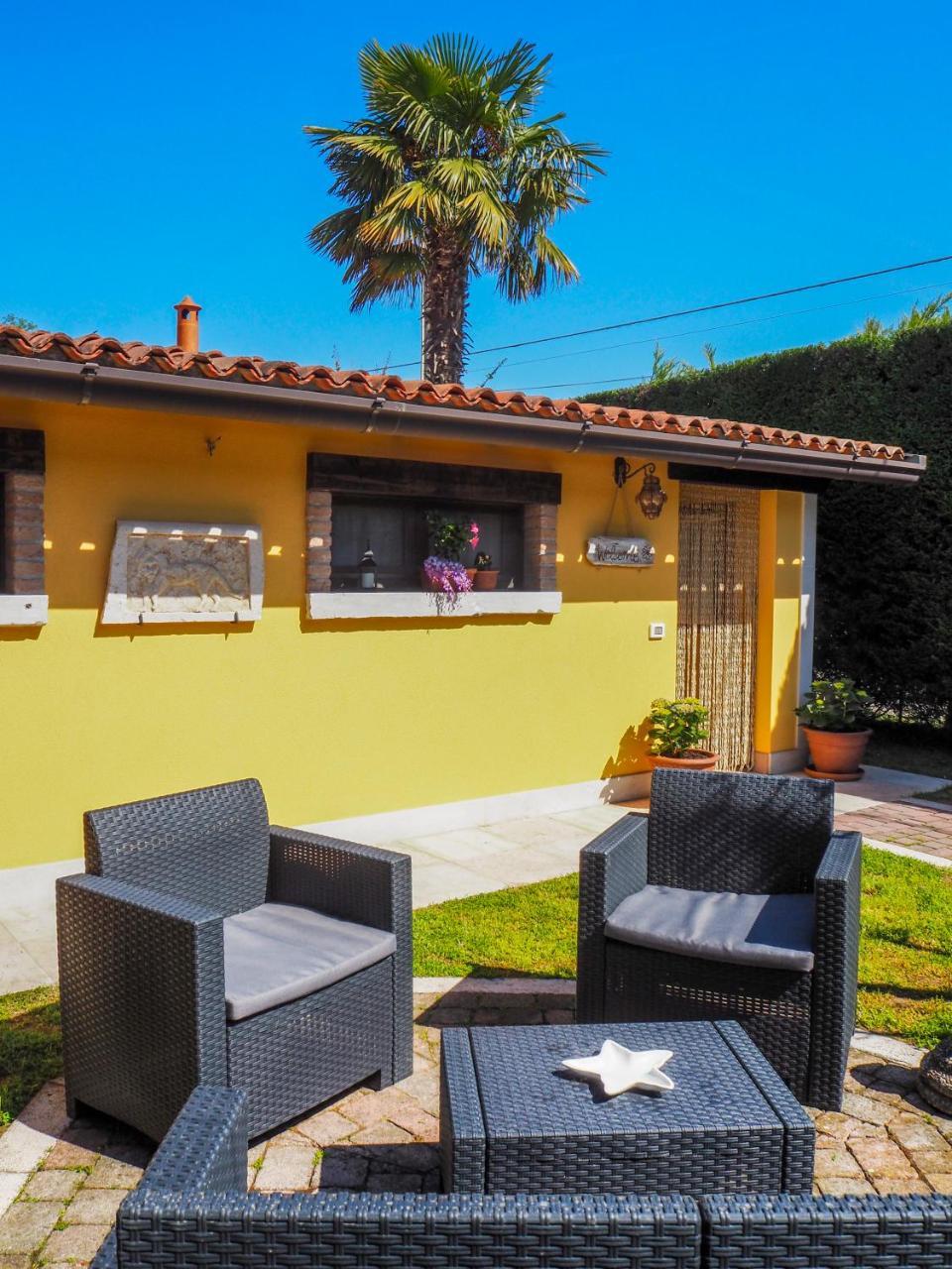 Yellow House la Brigata Apartments — 4-Star Luxury Hotel in Lido Di Jesolo, Italy