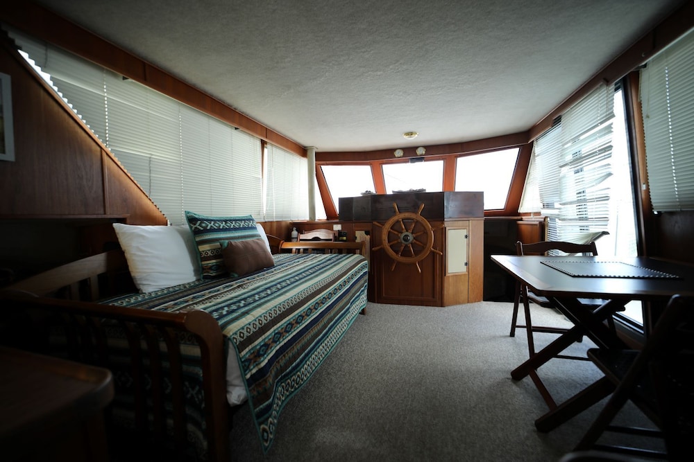 Bud N' Mary's Fishing Marina - photo 9