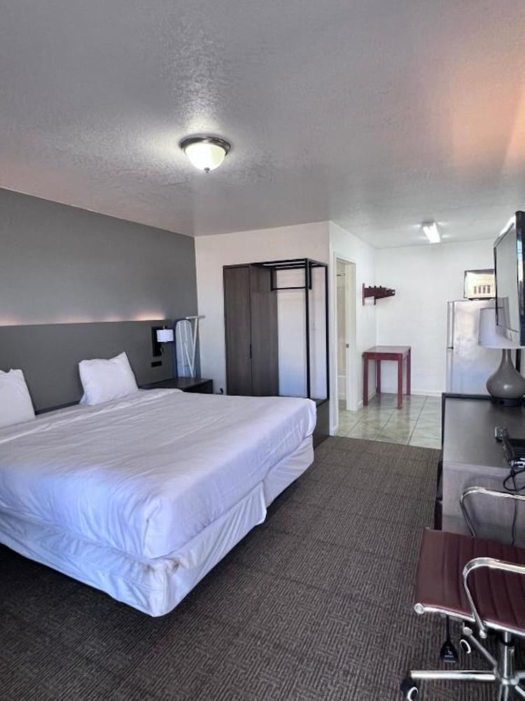 OYO Garden Inn and Suites Pearsall I 35 East - photo 14