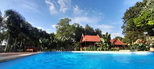 Pasak River Bungalow 1 — 4-Star Luxury Hotel in Sao Hai, Thailand