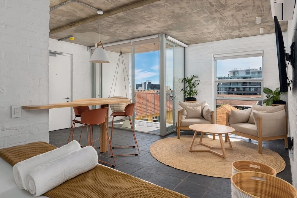 Westwind Light & Bright Luxury Apartment — 4-Star Luxury Hotel in Cape Town, South Africa