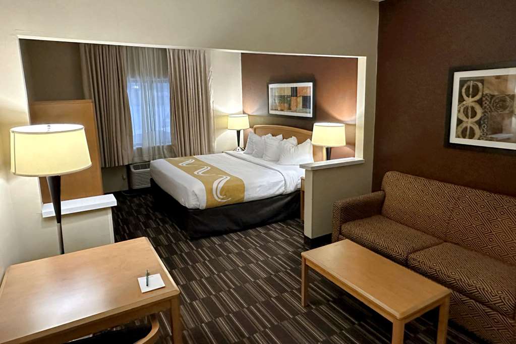 Quality Suites Near West Acres - photo 6