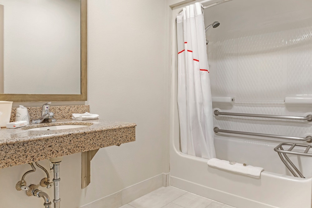 Red Roof Inn Bowling Green - photo 22