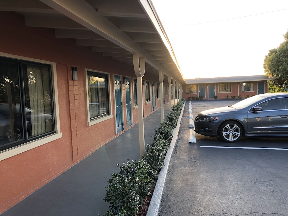 Ocala Cove Motel - photo 25