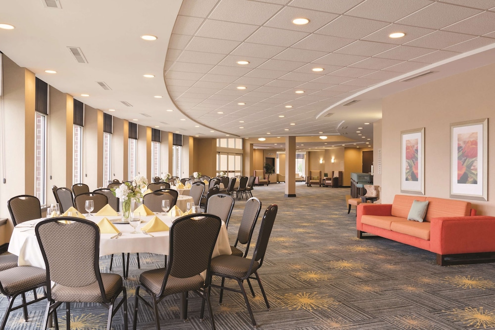 Hilton Garden Inn Fargo - photo 66