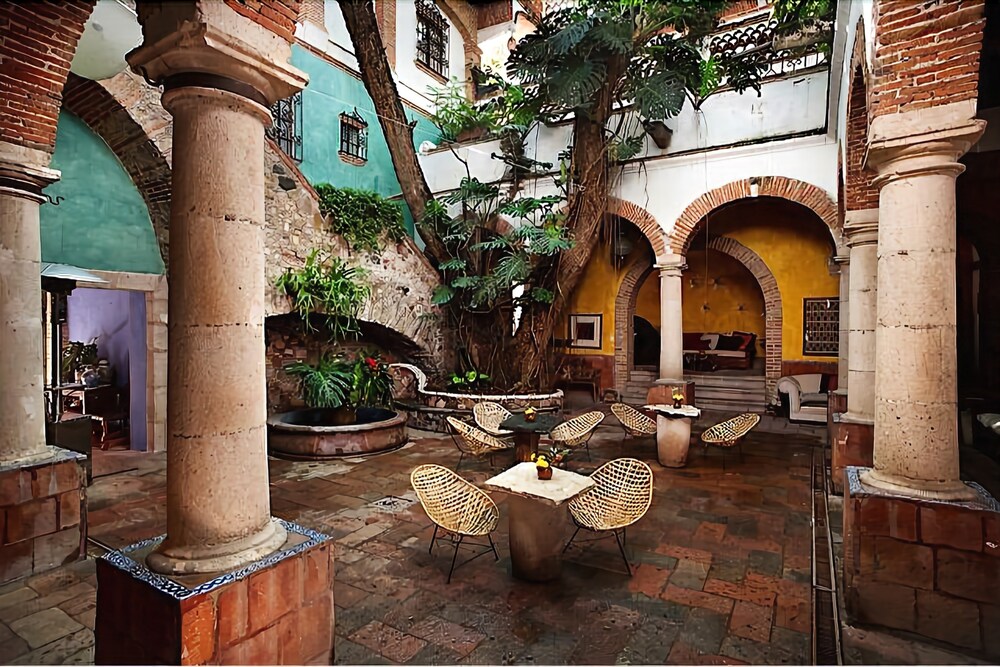 Hotel Los Arcos — 4-Star Luxury Hotel in Taxco, Mexico