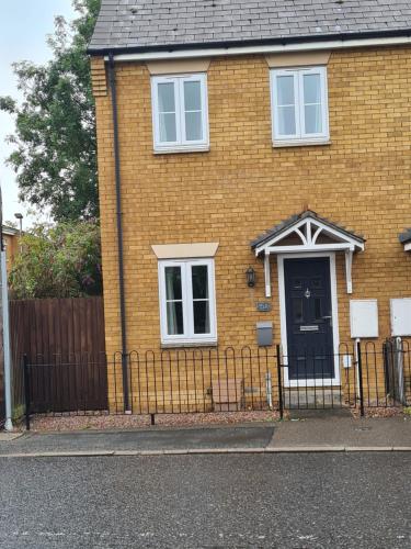 15a Admiral Court Long Sutton Pe12 9hb — Spalding