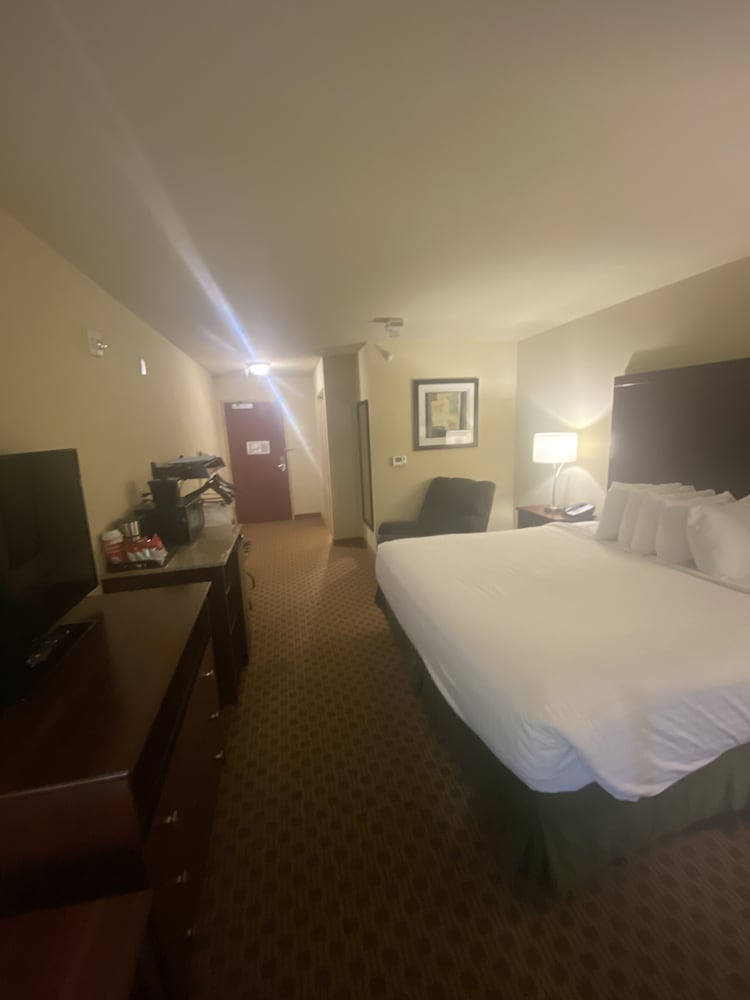 Cobblestone Hotel & Suites Broken Bow - photo 14