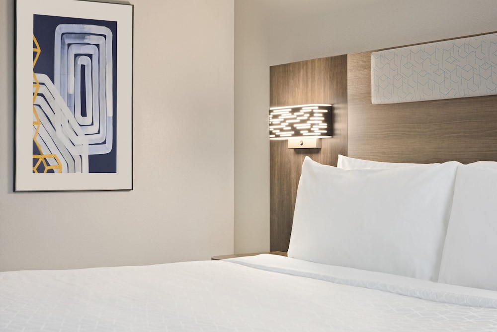 Holiday Inn Express & Suites Greenville Downtown by IHG - photo 16