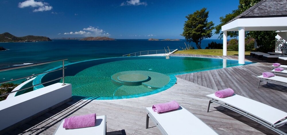 Villa Coco — 5-Star Luxury Hotel in Saint-Barthelemy-De-Vals, Saint Barthelemy