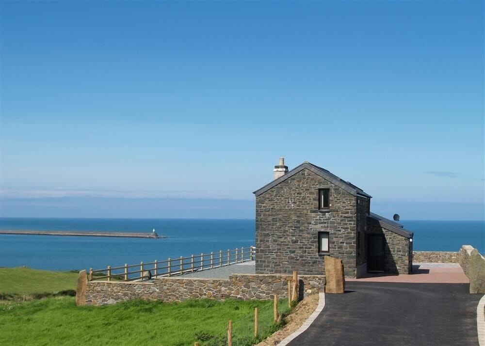 Cable Cottage — 4-Star Luxury Hotel in Fishguard, United Kingdom
