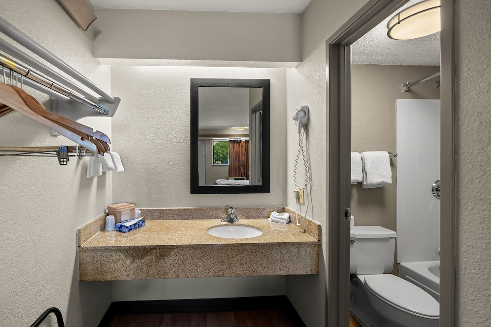 Red Roof Inn Dallas DFW Airport North - photo 21