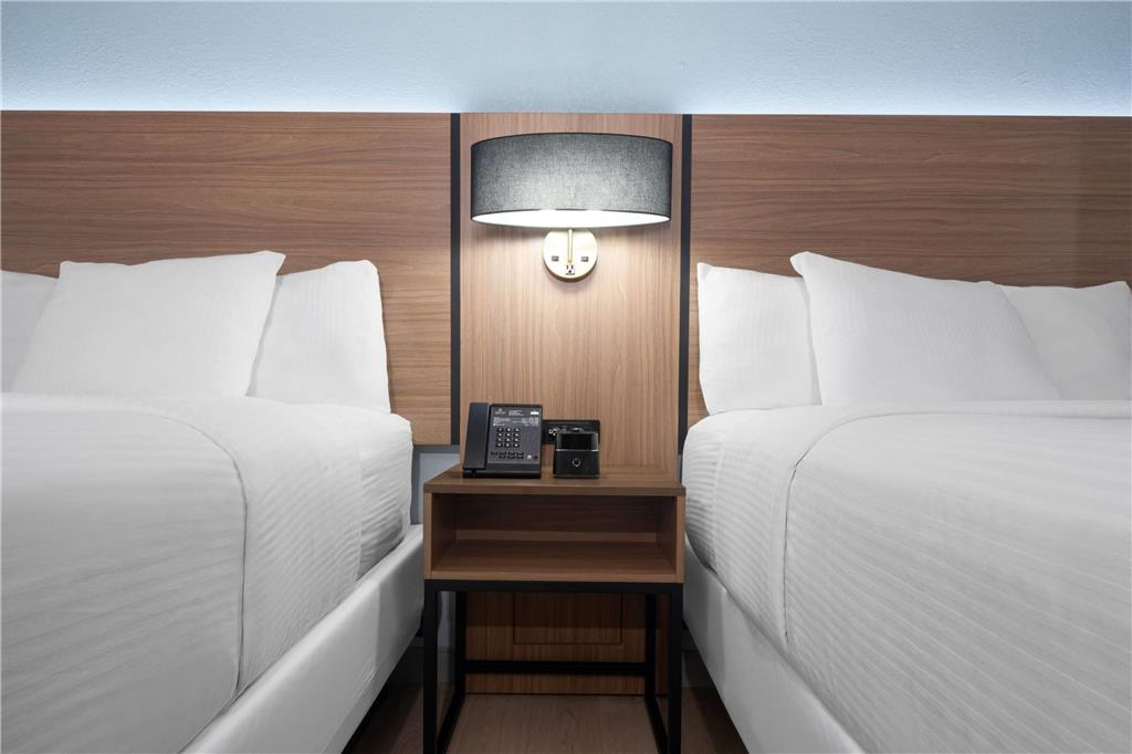 La Quinta Inn & Suites by Wyndham Raleigh Cary - photo 9