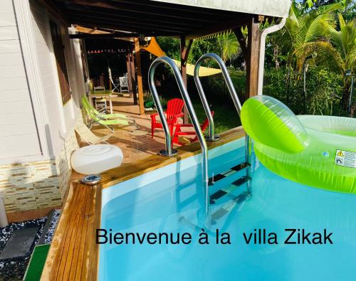 Magnifique Lodge en bois avec piscine et jardin de 800 m2 — 4-Star Luxury Hotel in Le Lamentin, Martinique