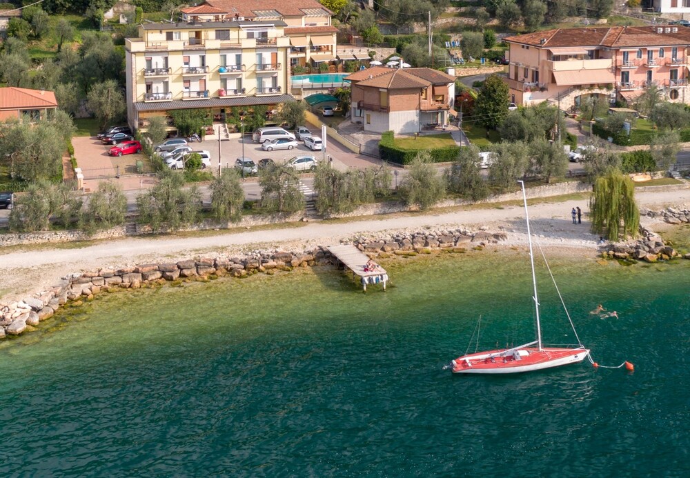 Hotel Rosmari - carbon neutral hotel in Brenzone