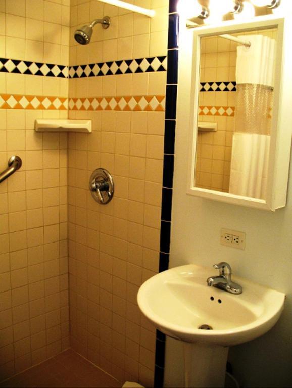 Golden West Motel - photo 7