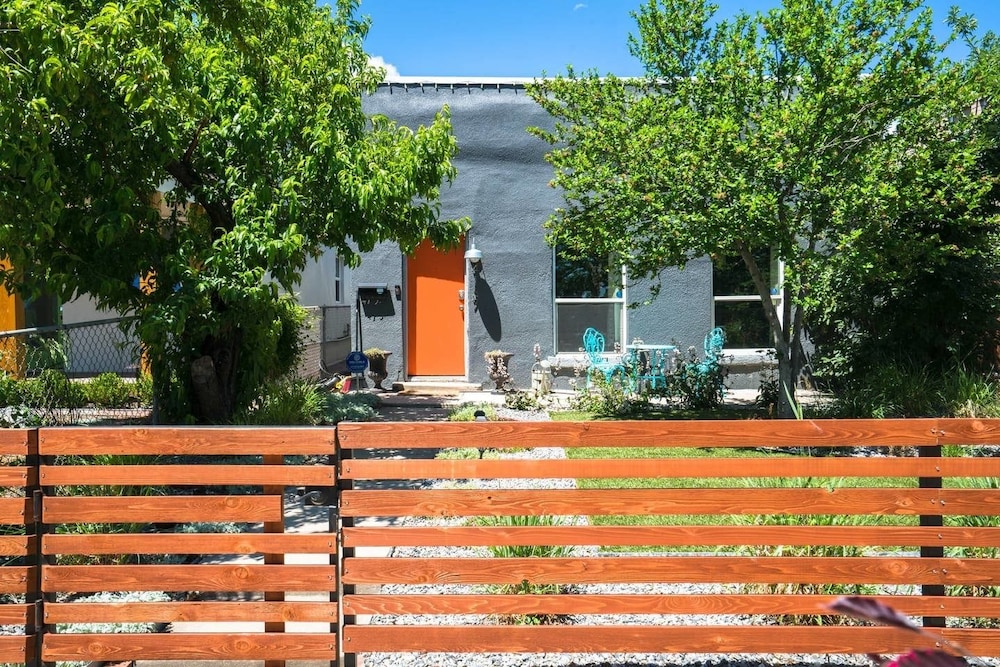 Sunnyside Retro Retreat Private Yard G Line - photo 19