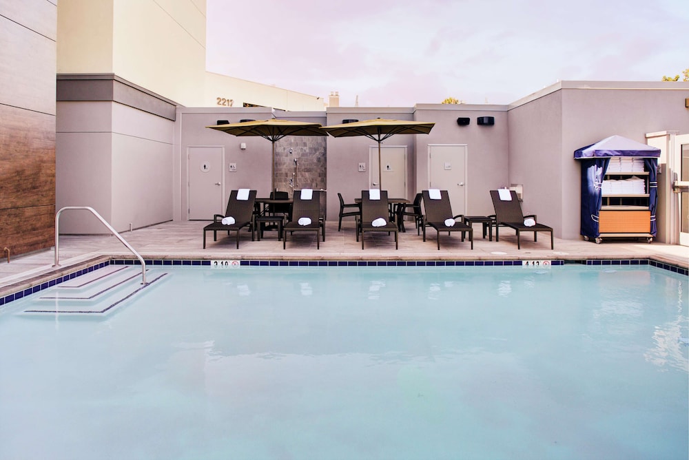 Hampton Inn & Suites Irvine Orange County Airport - photo 21