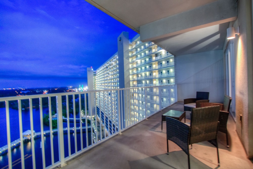 Laketown Wharf Resort by Aneliya's Rentals - photo 878