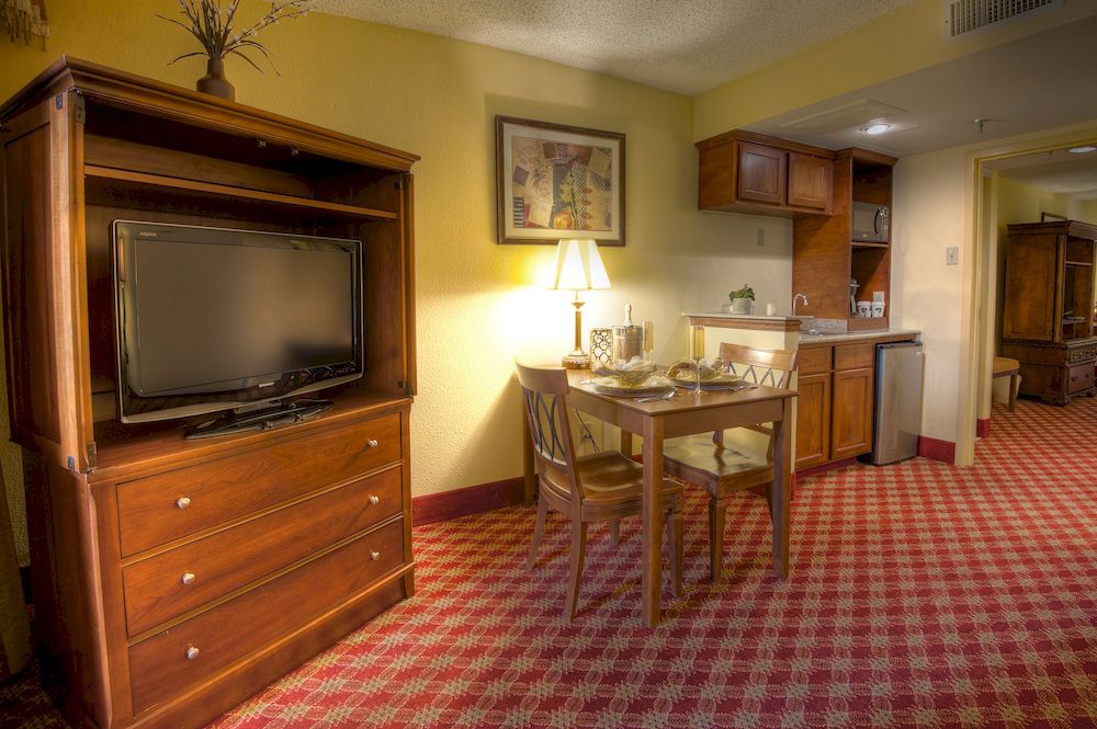MCM Elegante Hotel and Suites - photo 6
