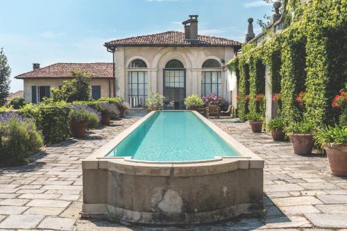 Villa La Limonera — 4-Star Luxury Hotel in Casciago, Italy