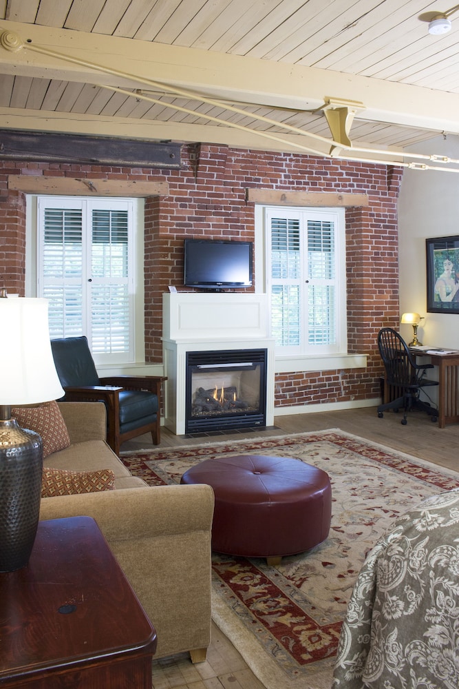 The Common Man Inn & Restaurant - photo 39