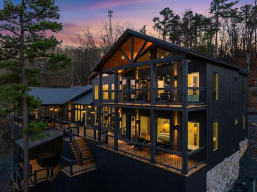 20 Guests 2 Pets 1 Epic Escape Midnight Skies in Broken Bow, United States