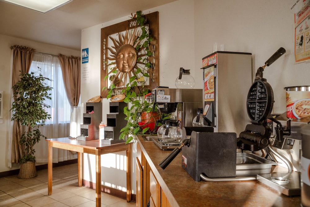 Haysville Express Inn - photo 21