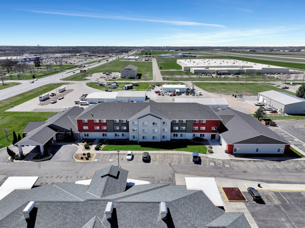 Holiday Inn Express Hotel & Suites Beatrice by IHG - photo 100