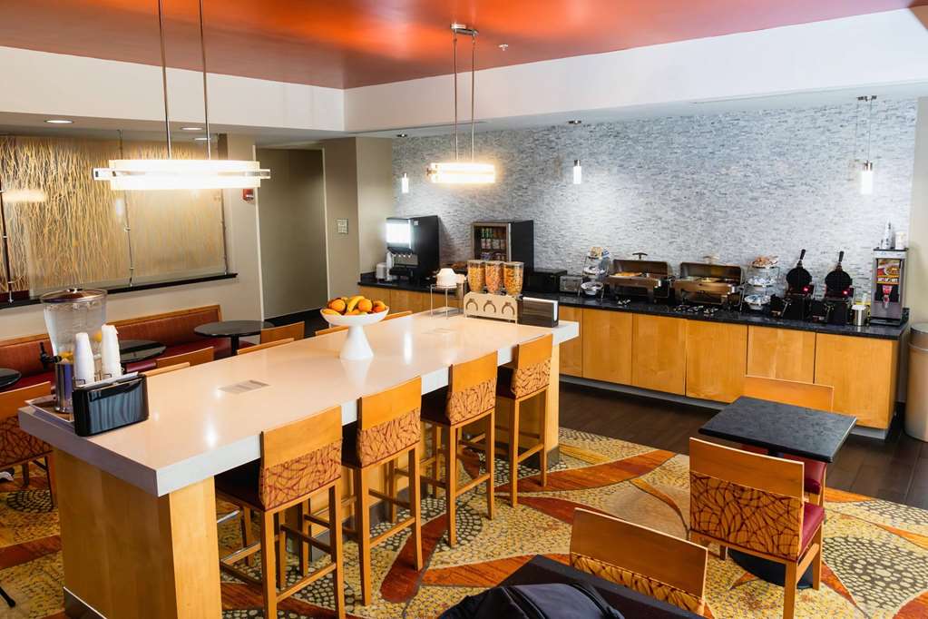 La Quinta Inn & Suites by Wyndham Starkville at MSU - photo 38