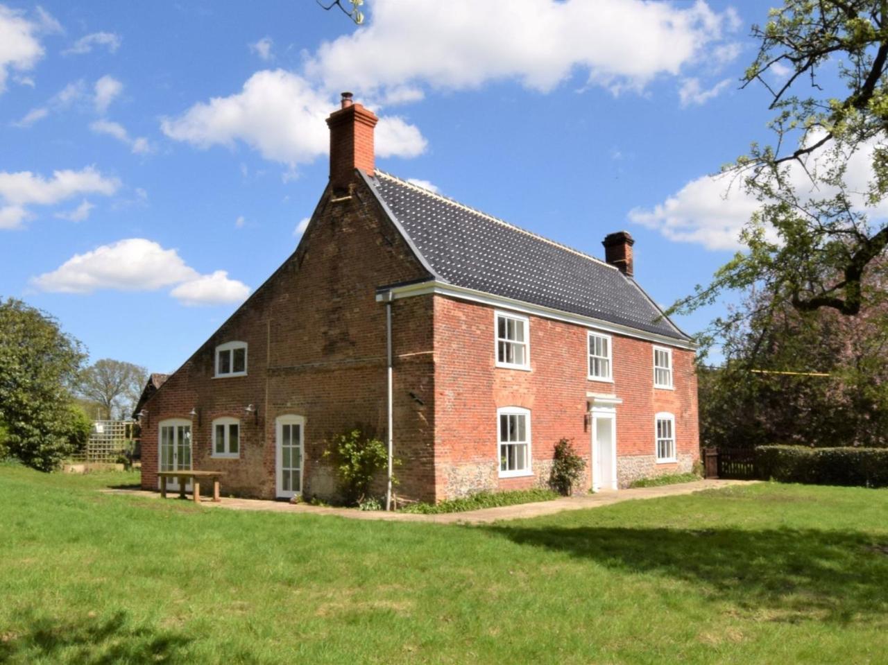 5 Bed in Hoveton 56103 — hotel in Hoveton
