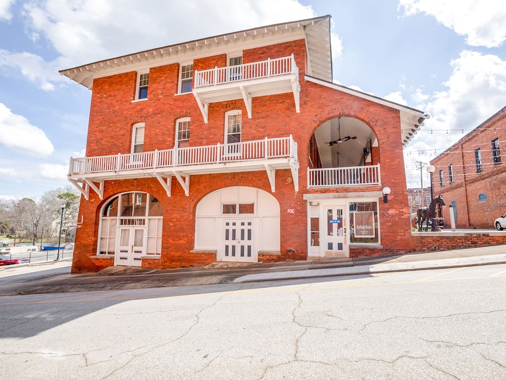 The Belmont Inn - photo 43