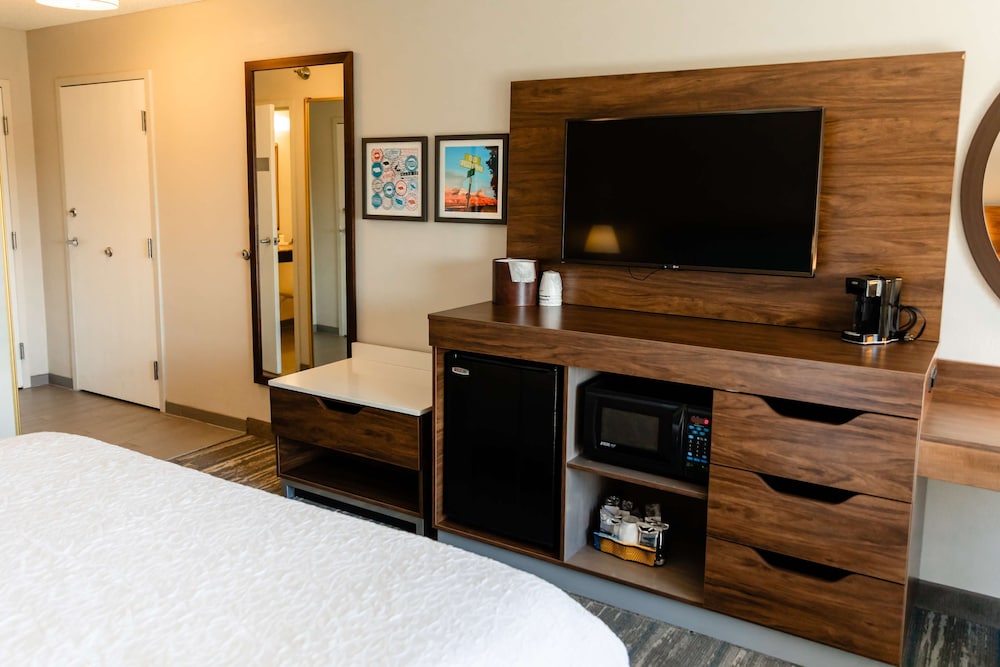 Hampton Inn & Suites Scottsbluff Conference Center - photo 8