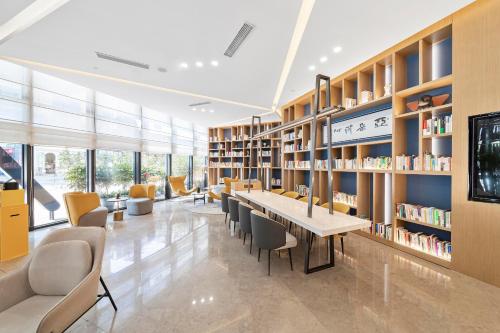 Atour Hotel Ya an Era Street in Yucheng, People's Republic of China