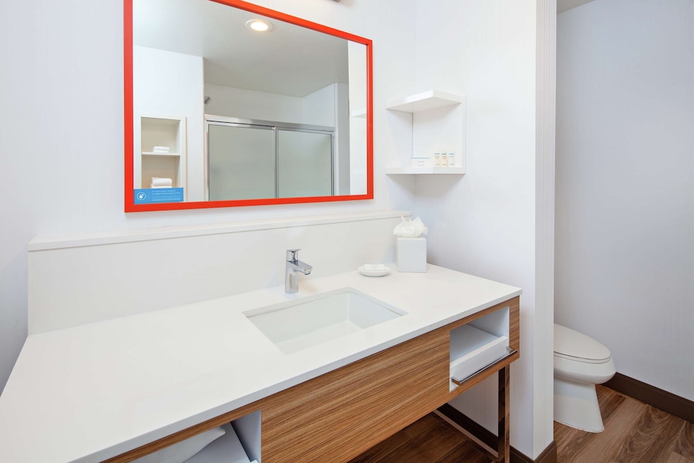 Hampton Inn & Suites Chino Hills - photo 15
