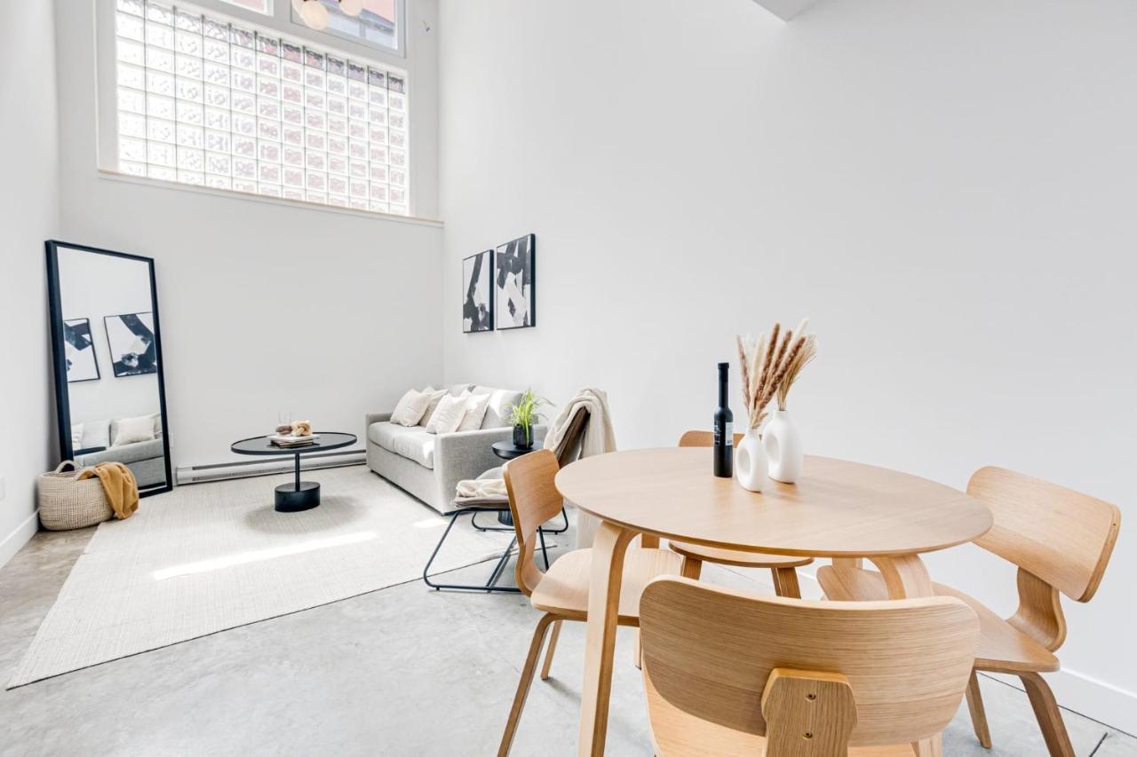 Le Mile End by M11 Luxurious Two Floor 1BDR Loft — 4-Star Luxury Hotel in Montreal, Canada