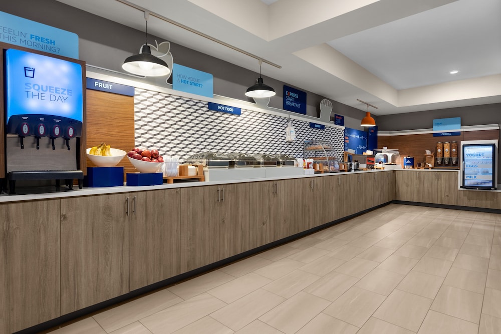 Holiday Inn Express & Suites Evansville Downtown By IHG - photo 40