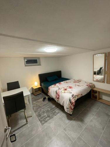 gemütliches und Schönes Zimmer Keller Geschoss K1 — hotel in Hassloch