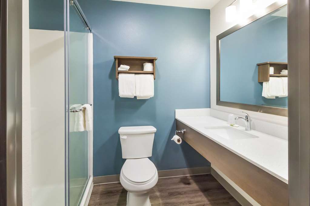 WoodSpring Suites Lake Jackson - photo 20